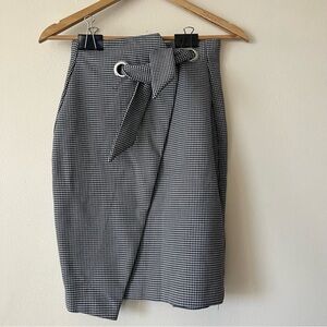 H&M Herringbone Tulip Skirt Size 6